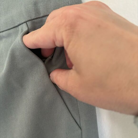 Banana Republic Women’s gray pencil straight stretch skirt size 6P - NWOT! - Picture 2 of 9